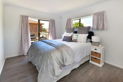 Photo of property in 35 Chesterfield Way, Orewa, 0931