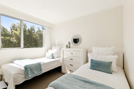 Photo of property in 44 Akaroa Drive, Maupuia, Wellington, 6022