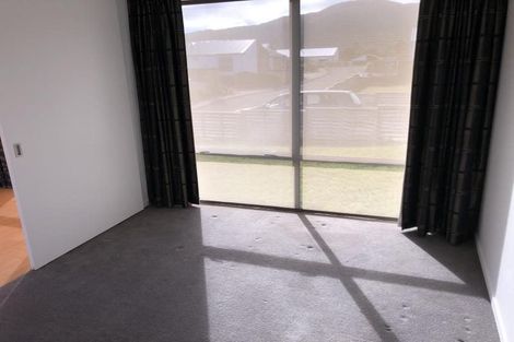 Photo of property in 11 Otonga Heights, Maungaraki, Lower Hutt, 5010