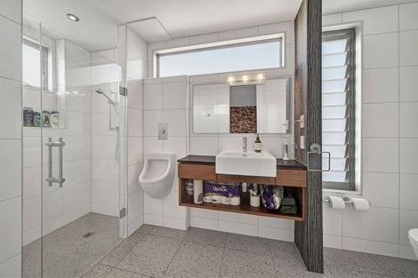 Photo of property in Weekeston Apartments, 2 Nobs Line, Strandon, New Plymouth, 4312