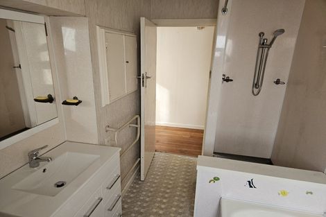 Photo of property in 34 Eastglen Road, Glen Eden, Auckland, 0602