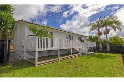 Photo of property in 1/111 Lincoln Park Avenue, Massey, Auckland, 0614