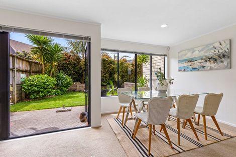 Photo of property in 2/10 Kells Place, Botany Downs, Auckland, 2010