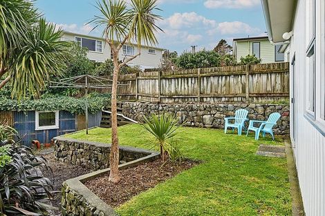 Photo of property in 85 Glanmire Road, Newlands, Wellington, 6037