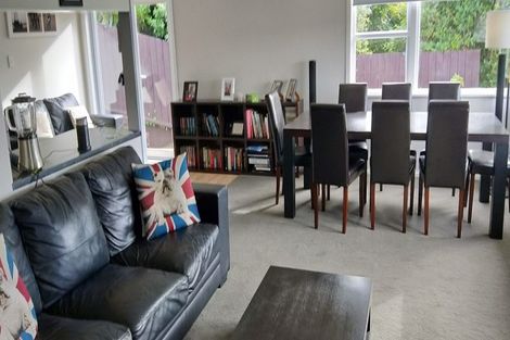 Photo of property in 5 Innes Way, Newlands, Wellington, 6037