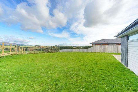 Photo of property in 162 Pacific Drive, Fitzherbert, Palmerston North, 4410