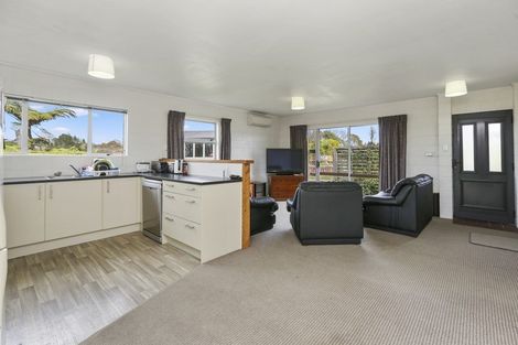 Photo of property in 12 Warren Place, Frankleigh Park, New Plymouth, 4310