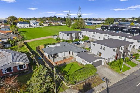 Photo of property in 25 Kingdale Road, Henderson, Auckland, 0610