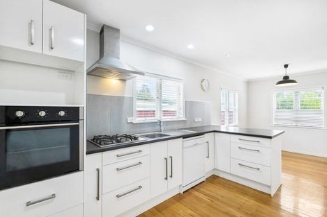 Photo of property in 12 Albert Road, Kelston, Auckland, 0602