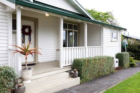 Photo of property in 80 Paynters Avenue, Strandon, New Plymouth, 4312