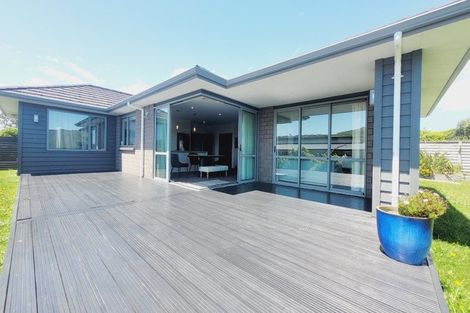 Photo of property in 32 Sumner Terrace, Aotea, Porirua, 5024