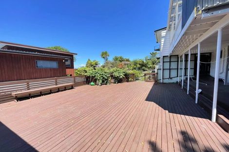 Photo of property in 28 Harrybrook Road, Green Bay, Auckland, 0604