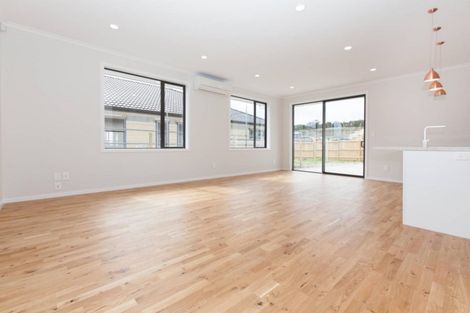 Photo of property in 9 Davey Crescent, Orewa, 0931