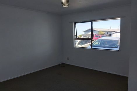 Photo of property in 41a Sunhaven Drive, Newlands, Wellington, 6037