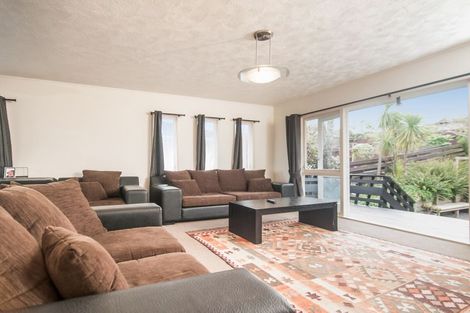 Photo of property in 73 Lantana Road, Green Bay, Auckland, 0604