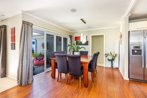 Photo of property in 2 Pukenamu Road, Rainbow Point, Taupo, 3330