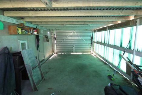 Photo of property in 28 Nile Road, Kelston, Auckland, 0602