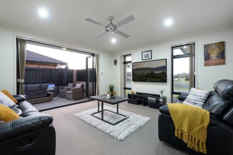 Photo of property in 82 Carrington Drive, Papamoa Beach, Papamoa, 3118