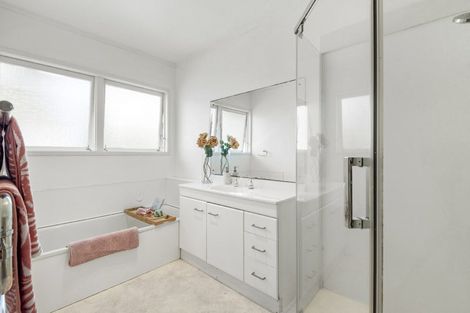 Photo of property in 1/2 Purchas Road, Hauraki, Auckland, 0622