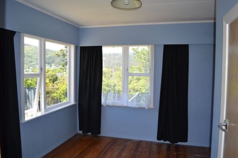 Photo of property in 4 Lees Grove, Wainuiomata, Lower Hutt, 5014