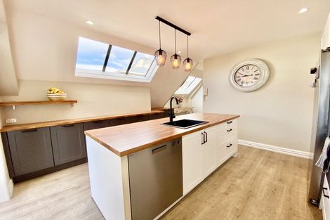 Photo of property in 16j Hobson Street, Thorndon, Wellington, 6011