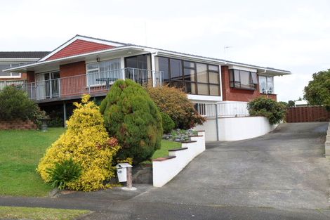 Photo of property in 8 Bert Wilson Place, Cockle Bay, Auckland, 2014