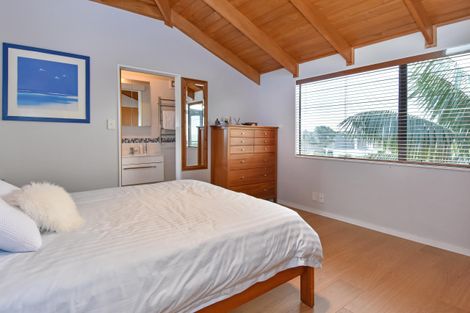 Photo of property in 2/112 Litten Road, Cockle Bay, Auckland, 2014