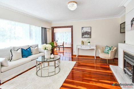 Photo of property in 90 Coronation Road, Mangere Bridge, Auckland, 2022