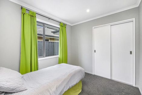 Photo of property in 28 Shillingford Boulevard, Rolleston, 7615