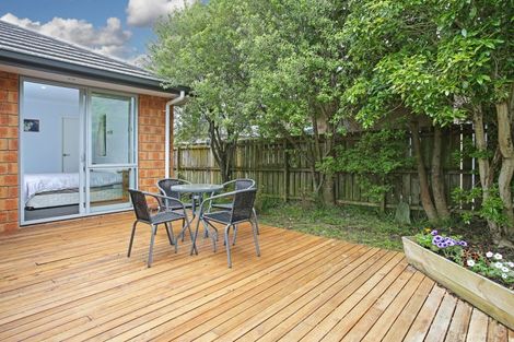 Photo of property in 8 Breaker Grove, Waiuku, 2123