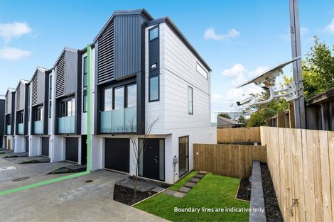 Photo of property in 8/6 Shakespeare Road, Milford, Auckland, 0620