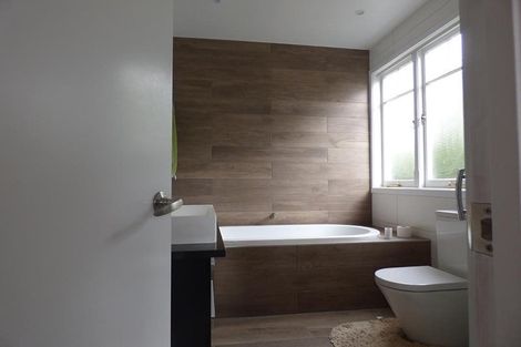 Photo of property in 12 Seabreeze Road, Narrow Neck, Auckland, 0624