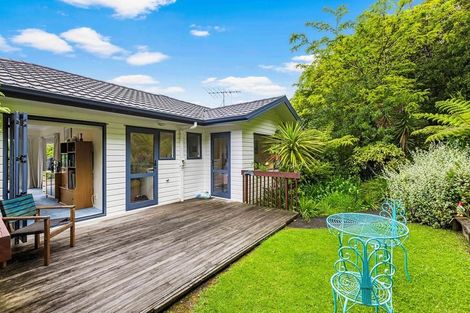 Photo of property in 37 Cochrane Avenue, Arkles Bay, Whangaparaoa, 0932
