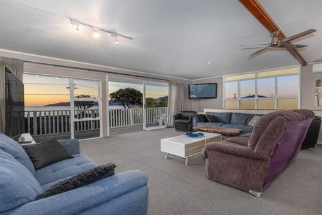 Photo of property in 104 Marine Parade, Paraparaumu Beach, Paraparaumu, 5032