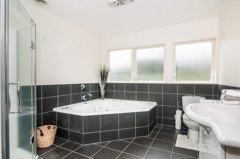 Photo of property in 73 Lantana Road, Green Bay, Auckland, 0604