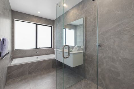 Photo of property in 98 Bushlake Way, Kingseat, Papakura, 2580