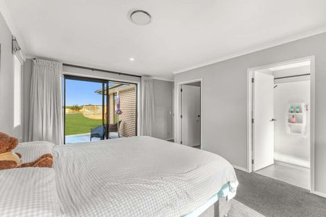 Photo of property in 2 Atutahi Street, Hurdon, New Plymouth, 4310