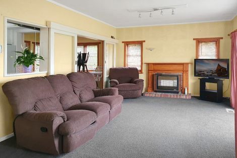 Photo of property in 16 Oxford Street, Fairfield, Hamilton, 3214