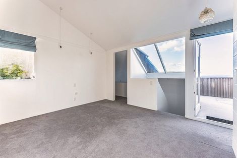 Photo of property in 28 Chelverton Terrace, Red Beach, 0932