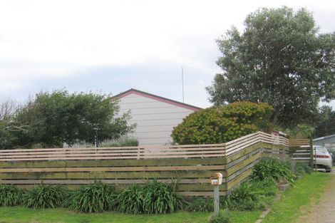 Photo of property in 25 Hennessy Street East, Foxton Beach, Foxton, 4815