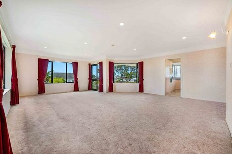 Photo of property in 2 Oakwood Place, Pukekohe, 2120