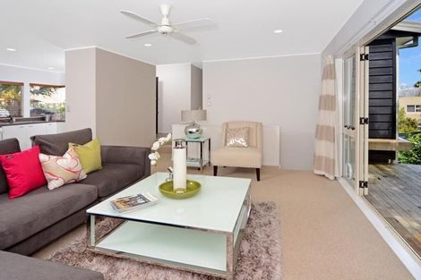 Photo of property in 1/1 Heathglen Place, Bayview, Auckland, 0629