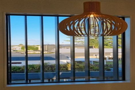 Photo of property in 28d Walker Road, Point Chevalier, Auckland, 1022