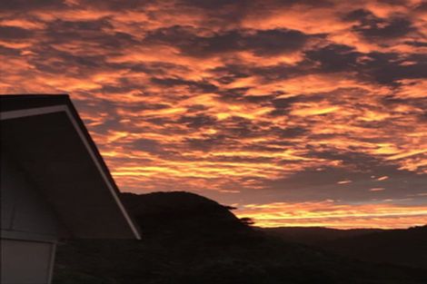 Photo of property in 24 Seaview Road, Piha, New Lynn, 0772