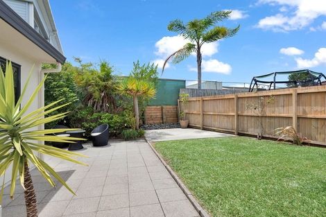 Photo of property in 16 Coventry Way, Long Bay, Auckland, 0630