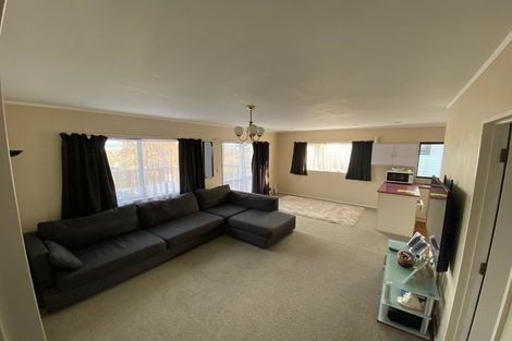 Photo of property in 2/59 Santiago Crescent, Unsworth Heights, Auckland, 0632