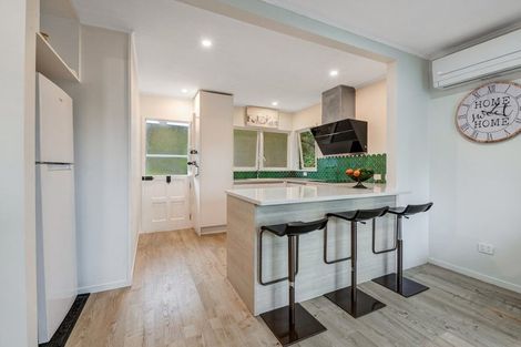 Photo of property in 2/10 Nea Place, Hillcrest, Auckland, 0627