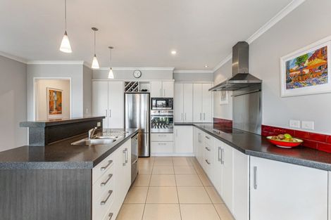 Photo of property in 10 Anchorite Way, Red Beach, 0932