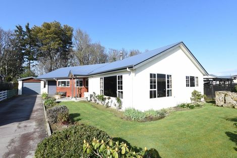 Photo of property in 11 Calder Place, Winton, 9720