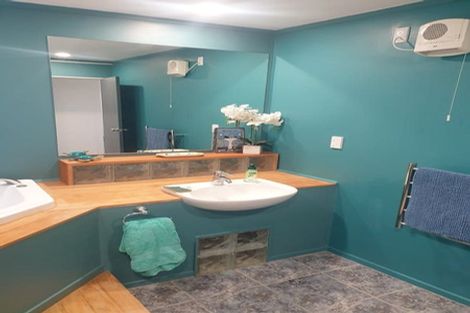 Photo of property in 3a Bury Grove, Strathmore Park, Wellington, 6022